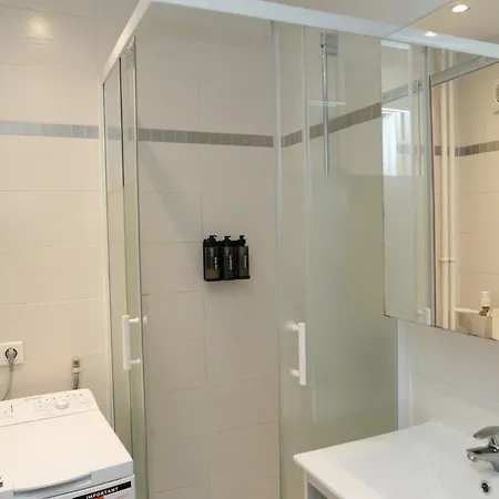 아파트 Joli T3 Proche Mer,climatise,parking Prive, Wifi *